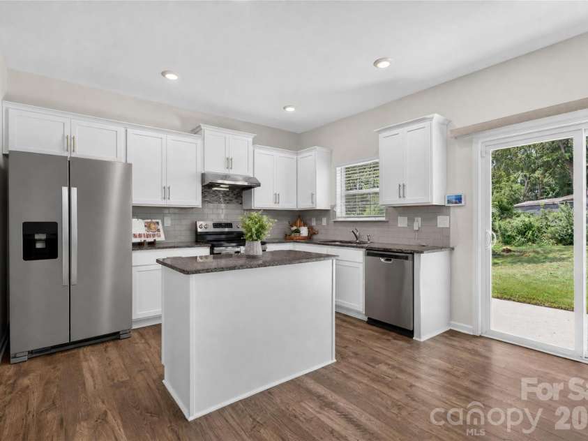 5040 Deisy May Lane, Matthews, NC 28105.  MLS# CAR4416122, YatesRealty ID 45233. 