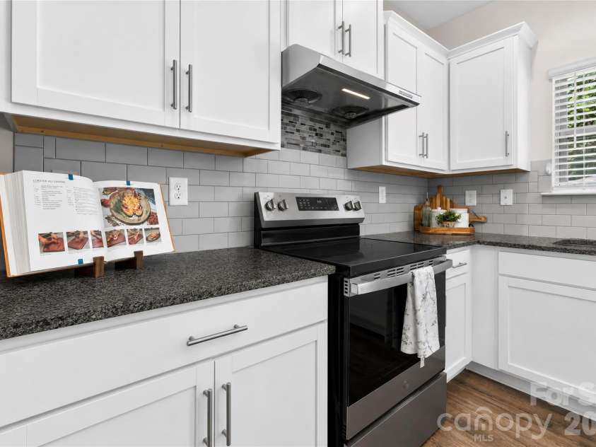 5040 Deisy May Lane, Matthews, NC 28105.  MLS# CAR4416122, YatesRealty ID 45233. 