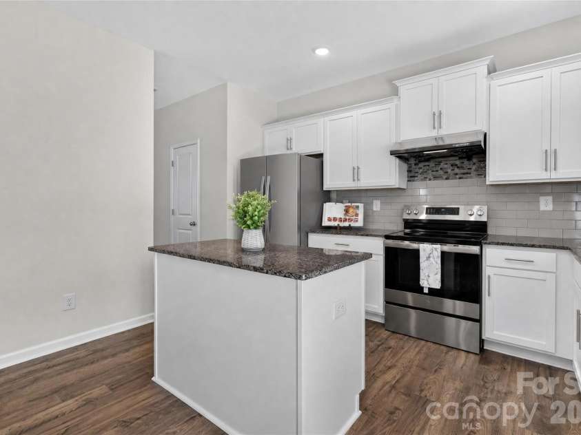 5040 Deisy May Lane, Matthews, NC 28105.  MLS# CAR4416122, YatesRealty ID 45233. 