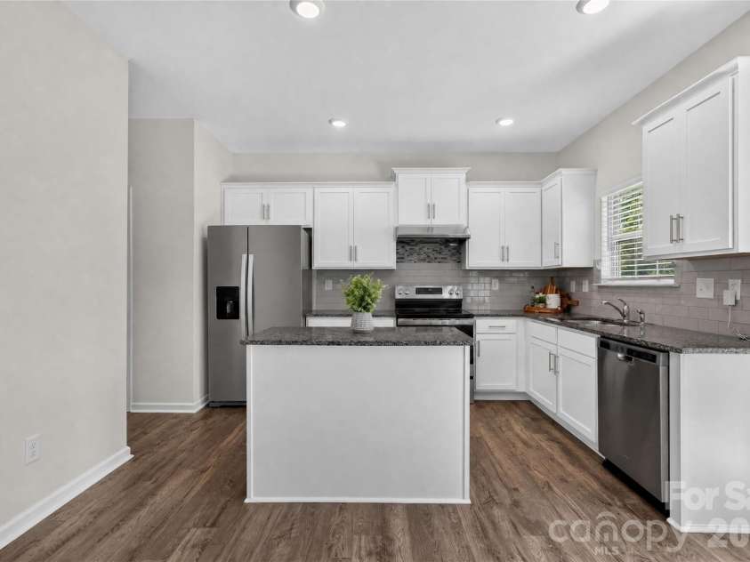 5040 Deisy May Lane, Matthews, NC 28105.  MLS# CAR4416122, YatesRealty ID 45233. 
