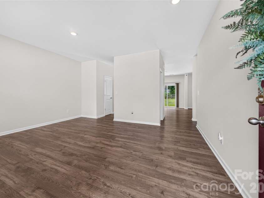 5040 Deisy May Lane, Matthews, NC 28105.  MLS# CAR4416122, YatesRealty ID 45233. 