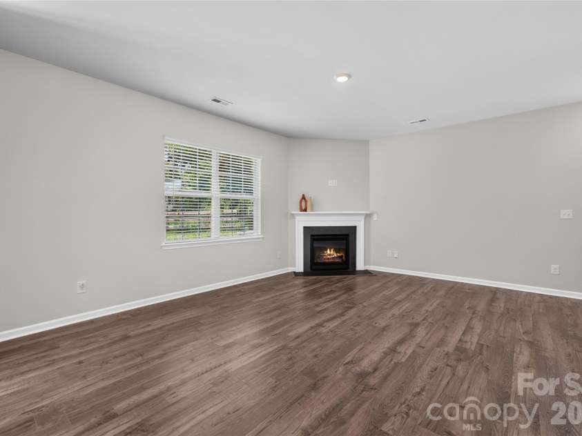 5040 Deisy May Lane, Matthews, NC 28105.  MLS# CAR4416122, YatesRealty ID 45233. 