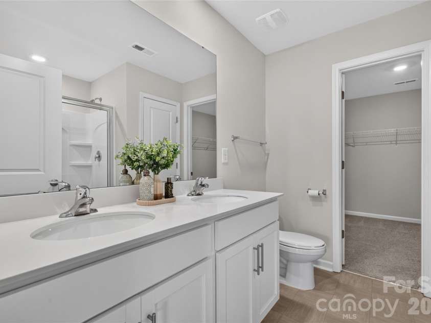 5040 Deisy May Lane, Matthews, NC 28105.  MLS# CAR4416122, YatesRealty ID 45233. 