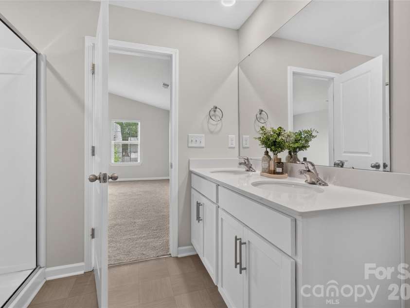 5040 Deisy May Lane, Matthews, NC 28105.  MLS# CAR4416122, YatesRealty ID 45233. 