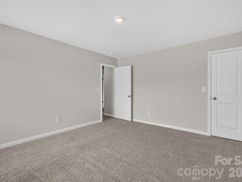 5040 Deisy May Lane, Matthews, NC 28105.  MLS# CAR4416122, YatesRealty ID 45233. 