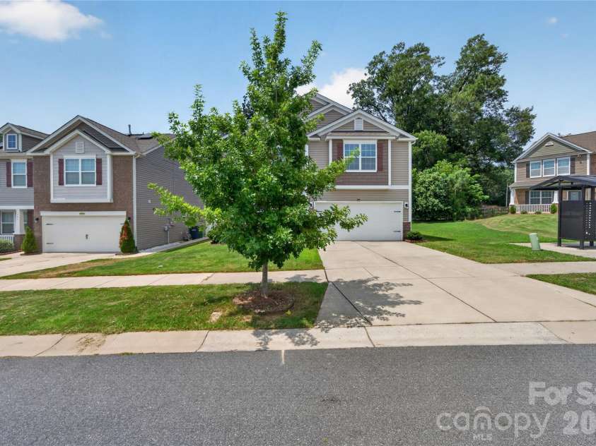 5040 Deisy May Lane, Matthews, NC 28105.  MLS# CAR4416122, YatesRealty ID 45233. 