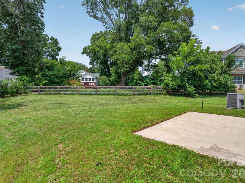 5040 Deisy May Lane, Matthews, NC 28105.  MLS# CAR4416122, YatesRealty ID 45233. 