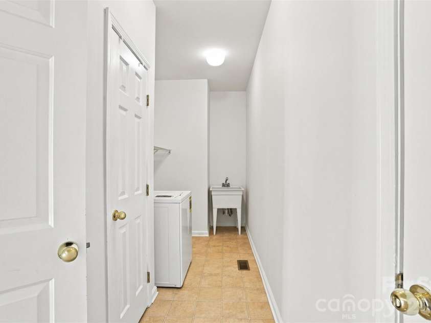 2120 Heath Lake Drive, Charlotte, NC 28227.  MLS# CAR4413850, YatesRealty ID 45235. 
