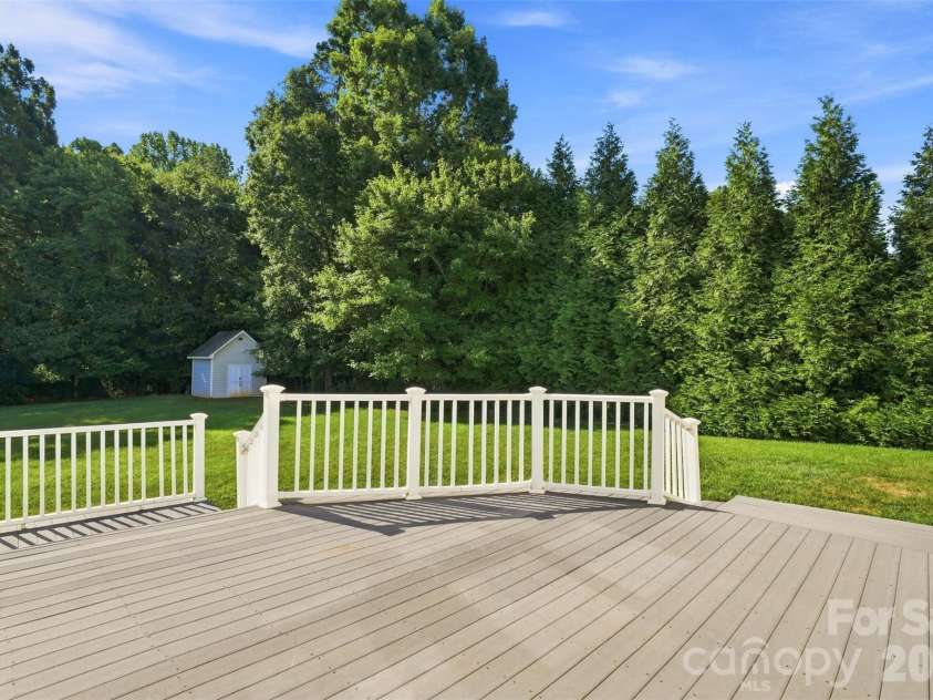 2120 Heath Lake Drive, Charlotte, NC 28227.  MLS# CAR4413850, YatesRealty ID 45235. 