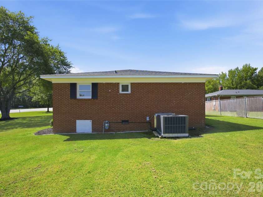 2424 Griffith Road, Monroe, NC 28110.  MLS# CAR4416120, YatesRealty ID 45237. 