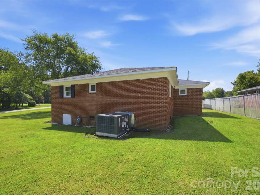 2424 Griffith Road, Monroe, NC 28110.  MLS# CAR4416120, YatesRealty ID 45237. 