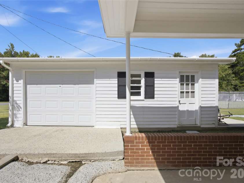 2424 Griffith Road, Monroe, NC 28110.  MLS# CAR4416120, YatesRealty ID 45237. 