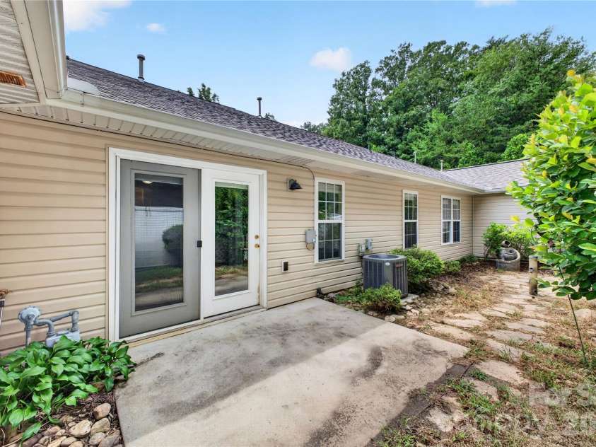 123 Lanceford Circle, Fletcher, NC 28732.  MLS# CAR4412171, YatesRealty ID 45238. 