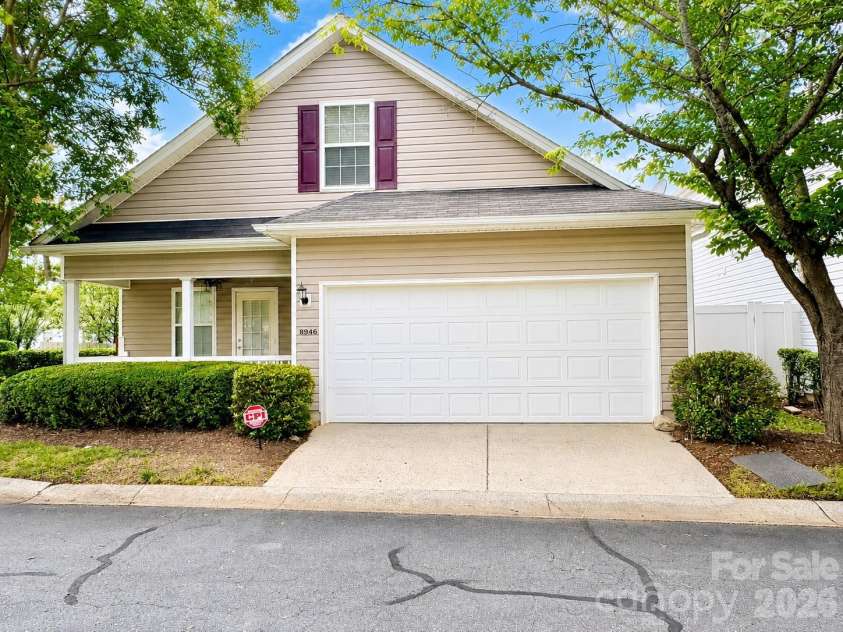 8946 Meadowmont View Drive, Charlotte, NC 28269.  MLS# CAR4415253, YatesRealty ID 45239. 