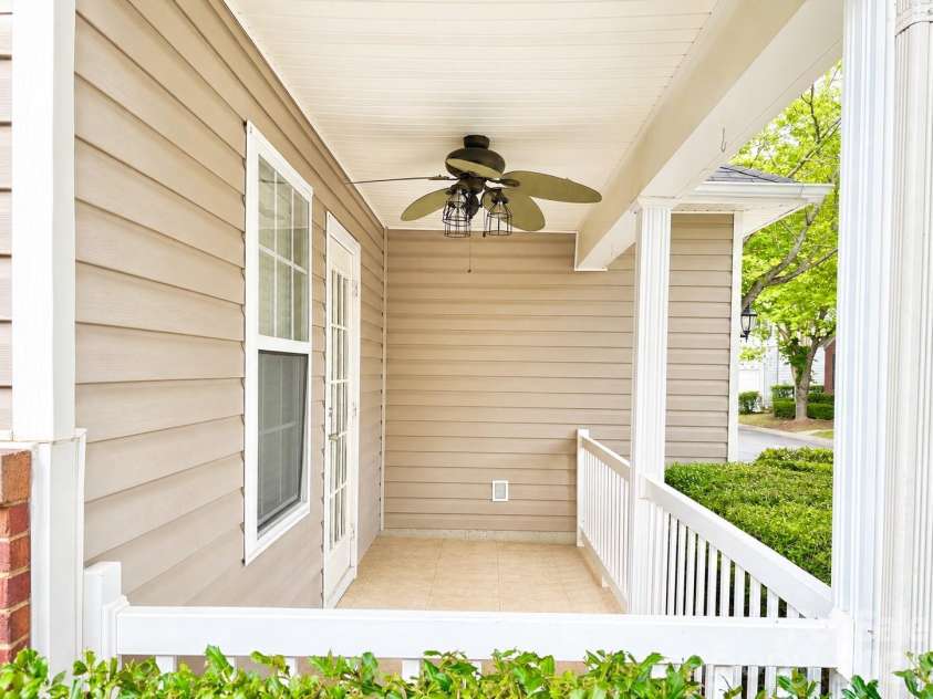 8946 Meadowmont View Drive, Charlotte, NC 28269.  MLS# CAR4415253, YatesRealty ID 45239. 