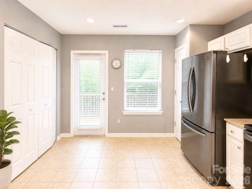 8946 Meadowmont View Drive, Charlotte, NC 28269.  MLS# CAR4415253, YatesRealty ID 45239. 