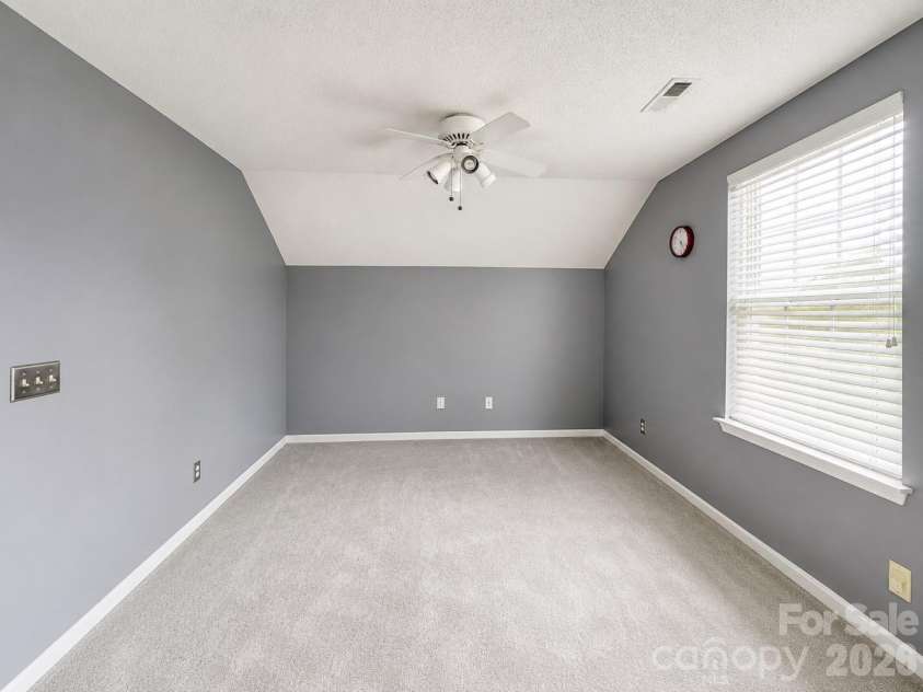 8946 Meadowmont View Drive, Charlotte, NC 28269.  MLS# CAR4415253, YatesRealty ID 45239. 