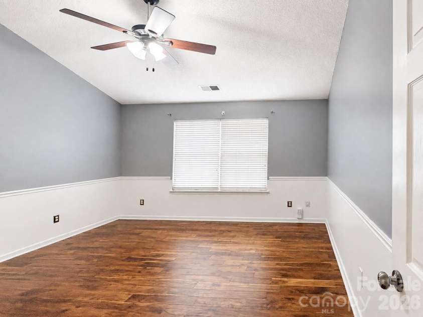 8946 Meadowmont View Drive, Charlotte, NC 28269.  MLS# CAR4415253, YatesRealty ID 45239. 