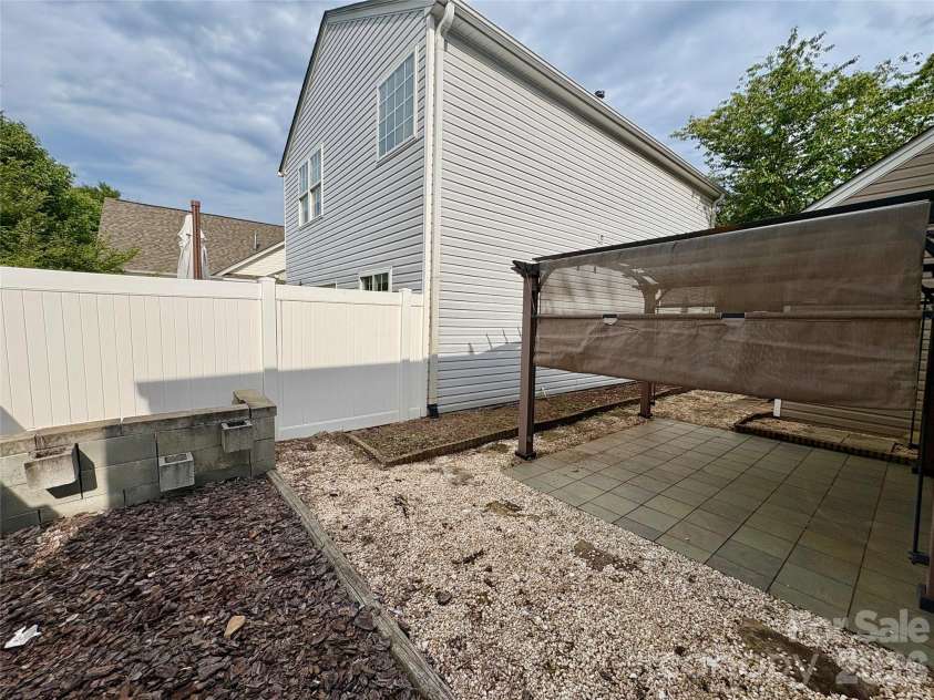 8946 Meadowmont View Drive, Charlotte, NC 28269.  MLS# CAR4415253, YatesRealty ID 45239. 