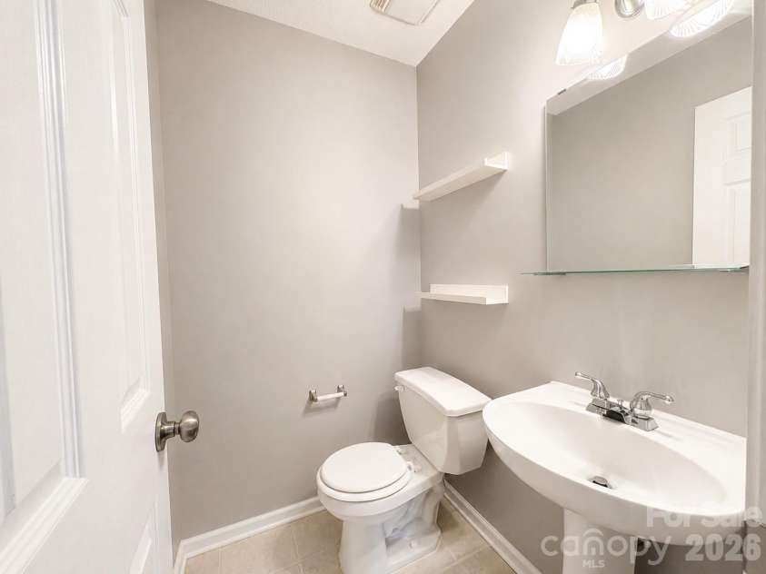 8946 Meadowmont View Drive, Charlotte, NC 28269.  MLS# CAR4415253, YatesRealty ID 45239. Half bath on main