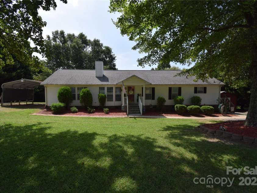 359 Pinnacle Road, Kings Mountain, NC 28086.  MLS# CAR4164621, YatesRealty ID 4524. 