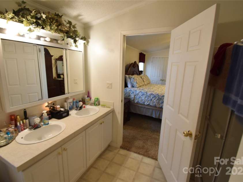 359 Pinnacle Road, Kings Mountain, NC 28086.  MLS# CAR4164621, YatesRealty ID 4524. 