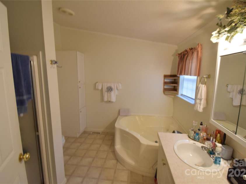 359 Pinnacle Road, Kings Mountain, NC 28086.  MLS# CAR4164621, YatesRealty ID 4524. 