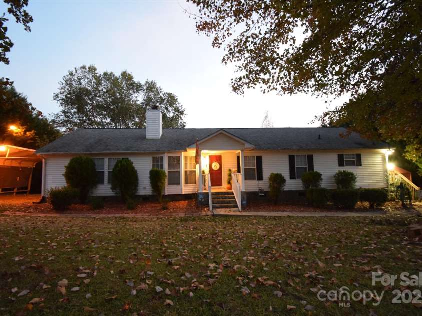 359 Pinnacle Road, Kings Mountain, NC 28086.  MLS# CAR4164621, YatesRealty ID 4524. 