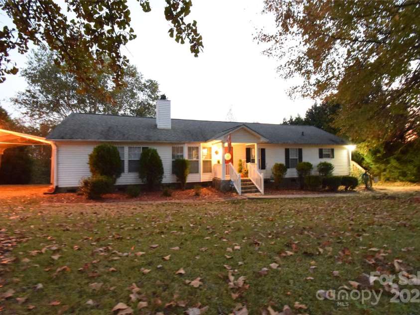 359 Pinnacle Road, Kings Mountain, NC 28086.  MLS# CAR4164621, YatesRealty ID 4524. 