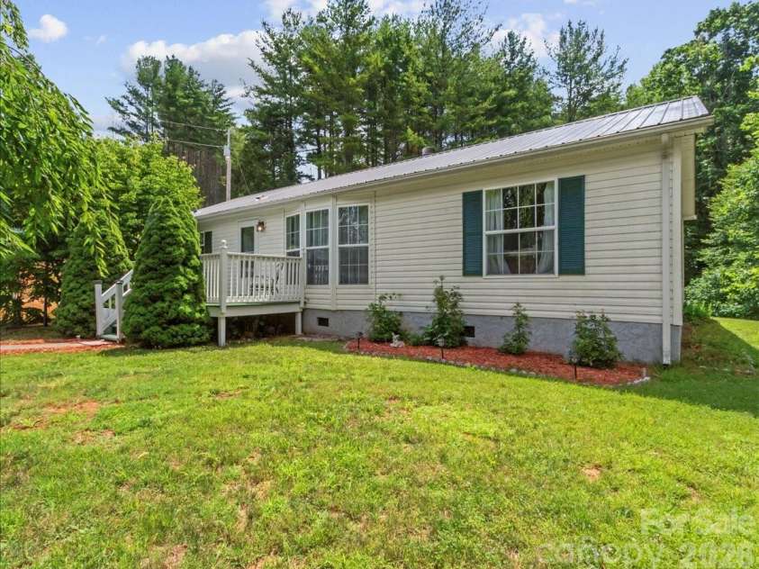 98 Cardinal Lane, Burnsville, NC 28714.  MLS# CAR4401748, YatesRealty ID 4524. 