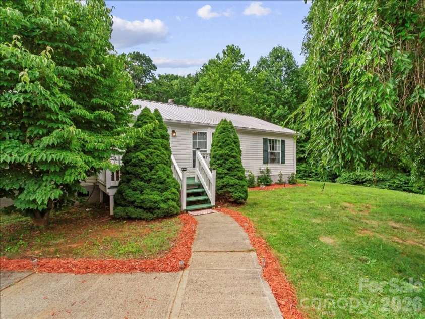 98 Cardinal Lane, Burnsville, NC 28714.  MLS# CAR4401748, YatesRealty ID 4524. 