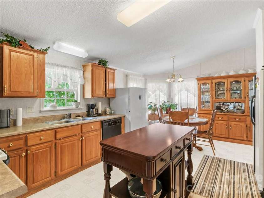 98 Cardinal Lane, Burnsville, NC 28714.  MLS# CAR4401748, YatesRealty ID 4524. 
