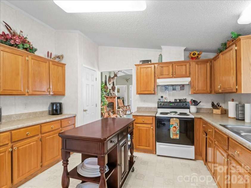 98 Cardinal Lane, Burnsville, NC 28714.  MLS# CAR4401748, YatesRealty ID 4524. 