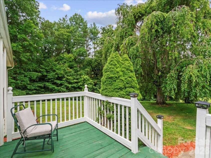 98 Cardinal Lane, Burnsville, NC 28714.  MLS# CAR4401748, YatesRealty ID 4524. 