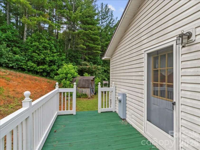98 Cardinal Lane, Burnsville, NC 28714.  MLS# CAR4401748, YatesRealty ID 4524. 