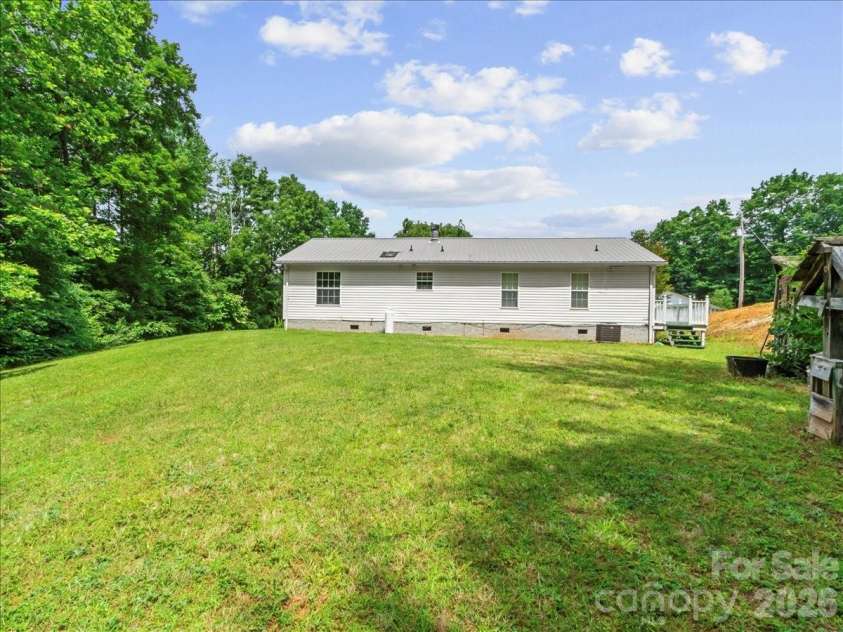 98 Cardinal Lane, Burnsville, NC 28714.  MLS# CAR4401748, YatesRealty ID 4524. 