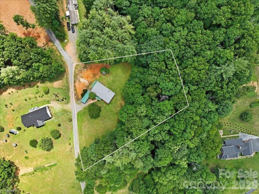 98 Cardinal Lane, Burnsville, NC 28714.  MLS# CAR4401748, YatesRealty ID 4524. 