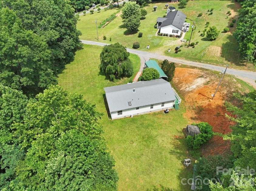 98 Cardinal Lane, Burnsville, NC 28714.  MLS# CAR4401748, YatesRealty ID 4524. 
