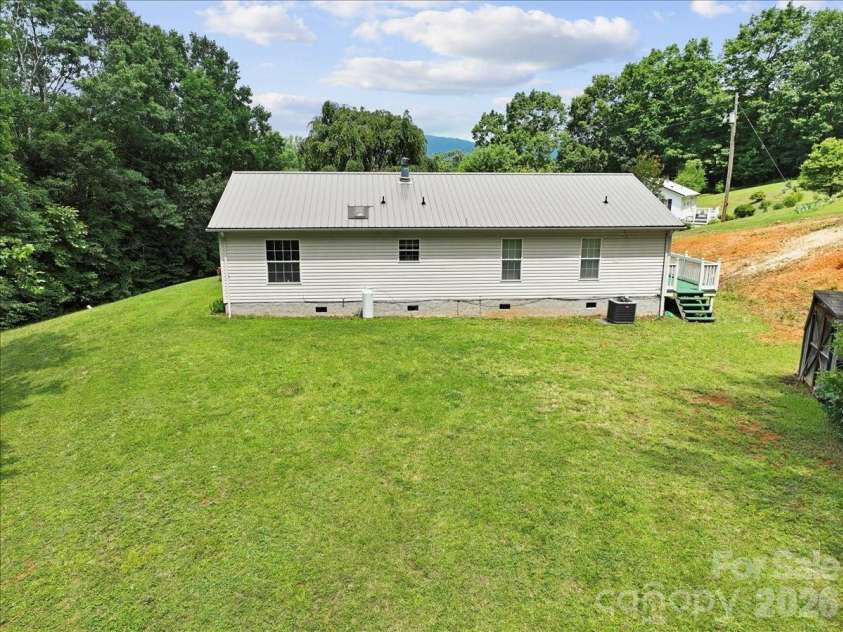 98 Cardinal Lane, Burnsville, NC 28714.  MLS# CAR4401748, YatesRealty ID 4524. 