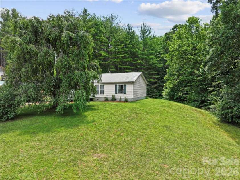 98 Cardinal Lane, Burnsville, NC 28714.  MLS# CAR4401748, YatesRealty ID 4524. 