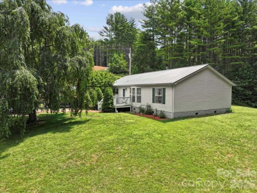 98 Cardinal Lane, Burnsville, NC 28714.  MLS# CAR4401748, YatesRealty ID 4524. 