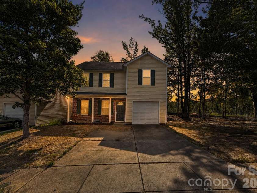 2216 Emmons Lane, Charlotte, NC 28212.  MLS# CAR4415293, YatesRealty ID 45241. 
