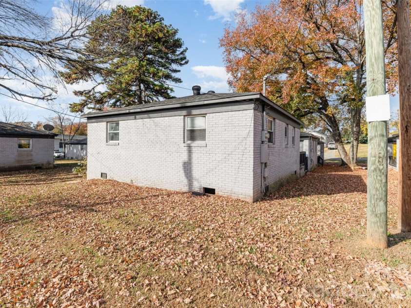 2301-2407 Julia Avenue, Charlotte, NC 28206.  MLS# CAR4416039, YatesRealty ID 45242. 