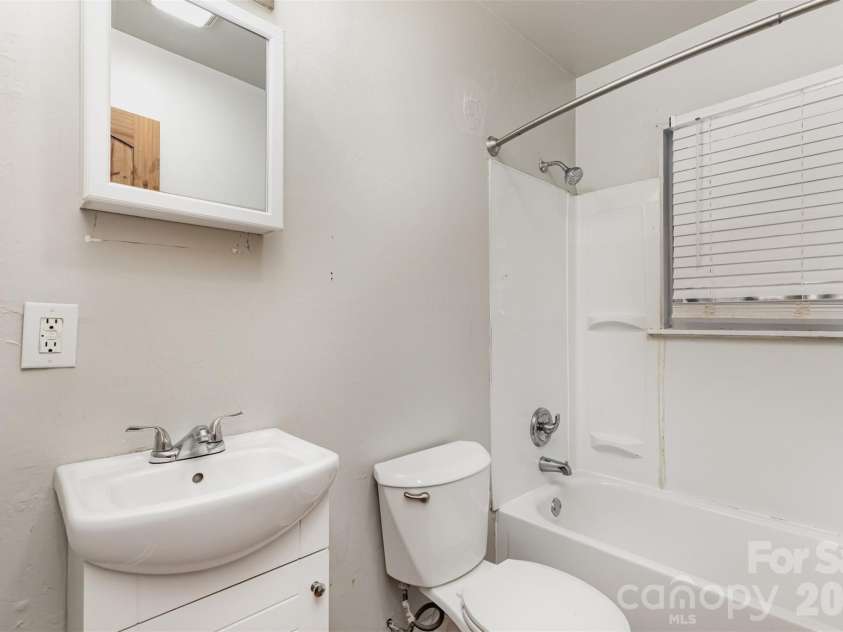 2301-2407 Julia Avenue, Charlotte, NC 28206.  MLS# CAR4416039, YatesRealty ID 45242. 