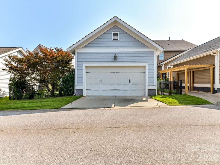 1096 Ridge Runner Road, Rock Hill, SC 29730.  MLS# CAR4414844, YatesRealty ID 45243. 