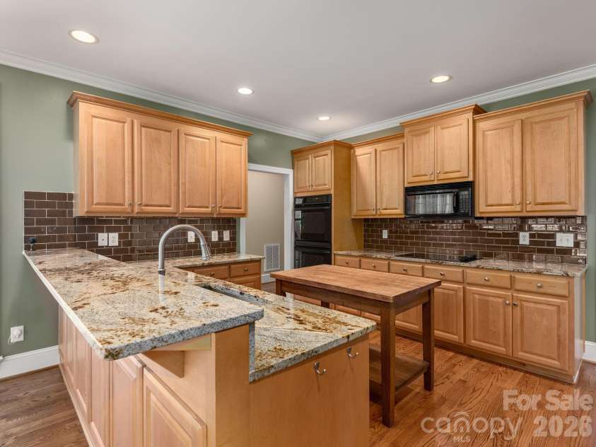 8801 Man Of War Drive, Waxhaw, NC 28173.  MLS# CAR4414942, YatesRealty ID 45247. 