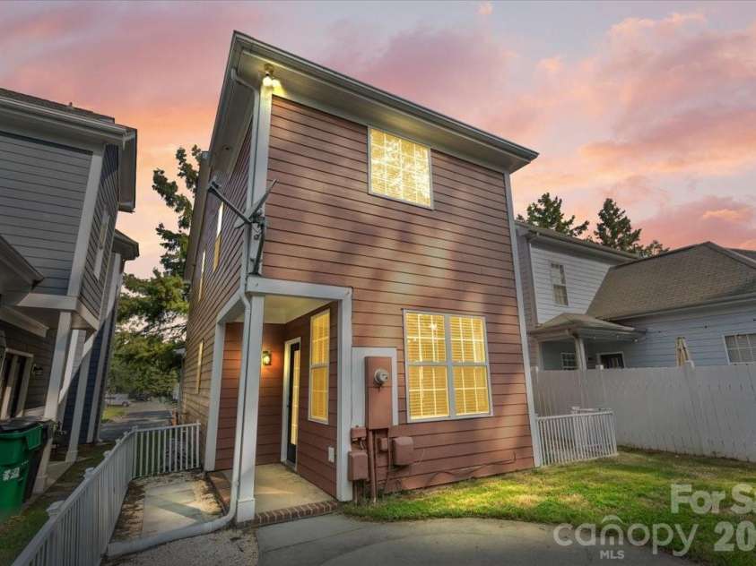 1853 Lela Avenue, Charlotte, NC 28208.  MLS# CAR4414385, YatesRealty ID 45248. 