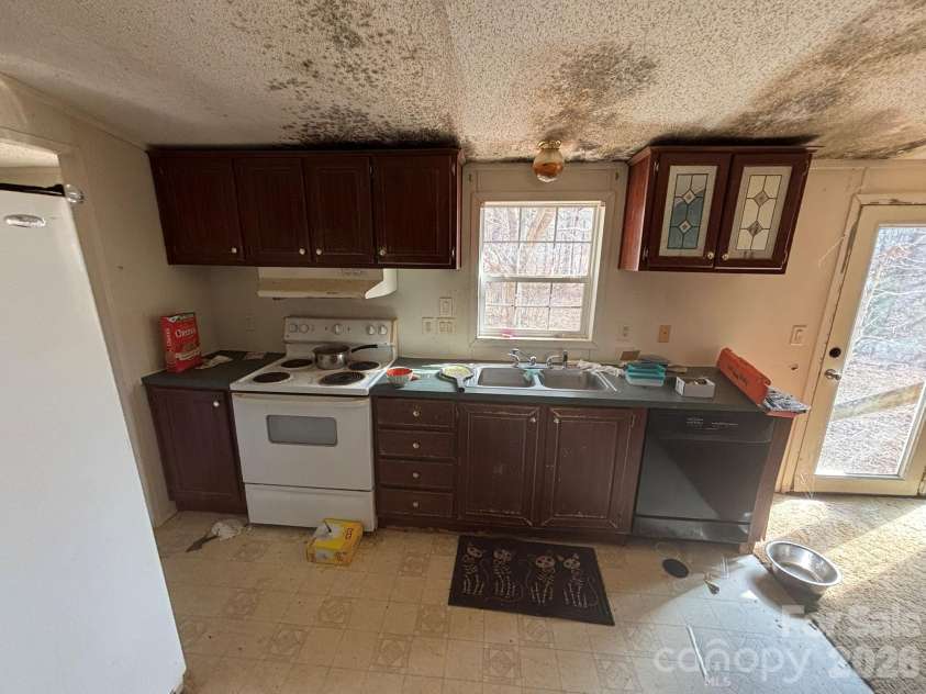 1051 High Meadows Drive, Concord, NC 28025.  MLS# CAR4345534, YatesRealty ID 4525. 