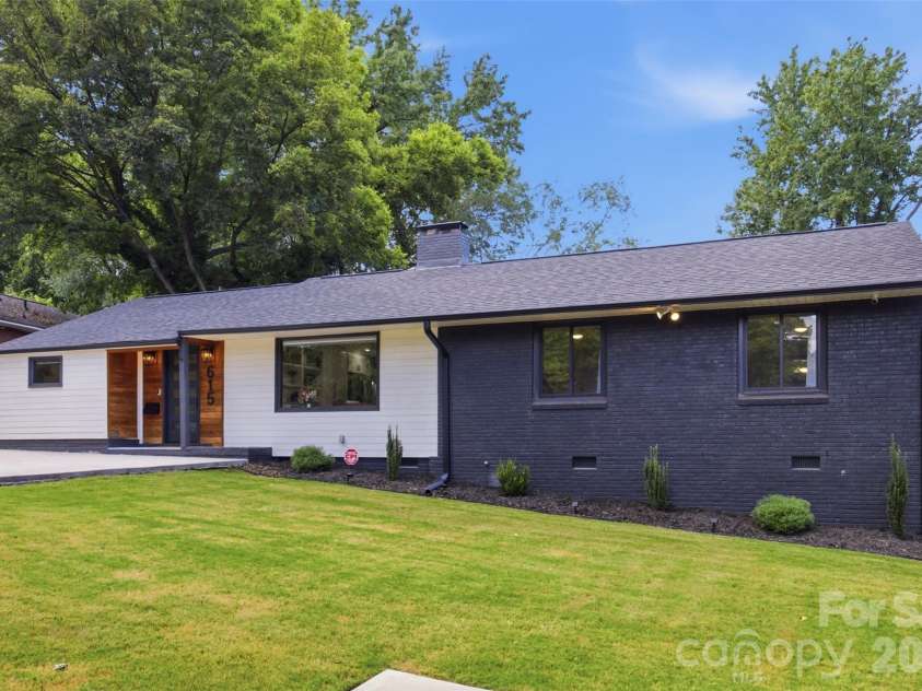 615 Manhasset Road, Charlotte, NC 28209.  MLS# CAR4414144, YatesRealty ID 45251. 