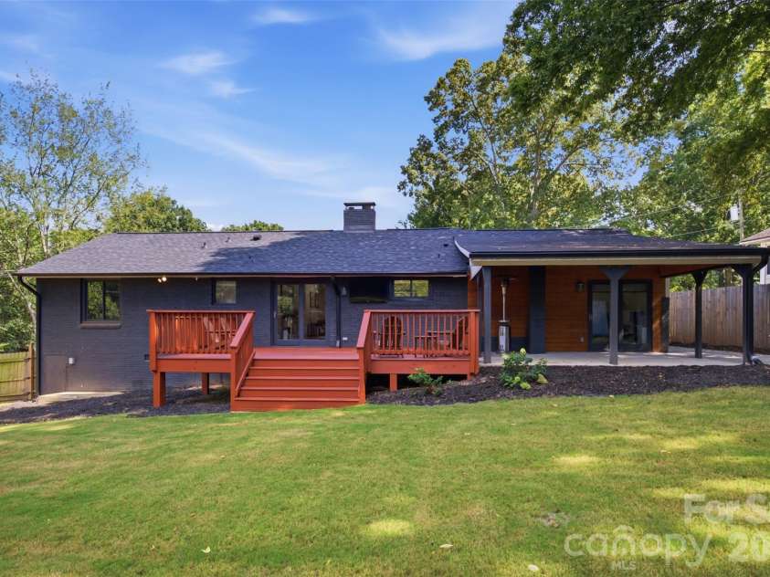 615 Manhasset Road, Charlotte, NC 28209.  MLS# CAR4414144, YatesRealty ID 45251. 